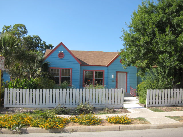 Mahncke Park: The Other Side Of ’09