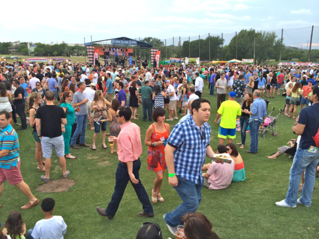 Taste of Northside crowd