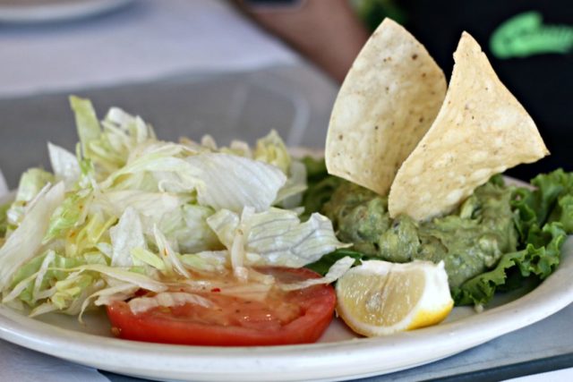 guac-salad-la-posada-del-rey